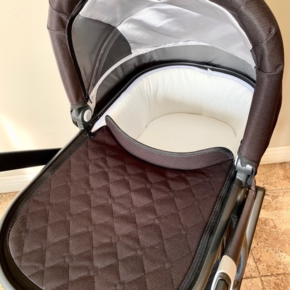 UPPAbaby Vista Stroller 2019  SOLD ON Ⓜ️ - Picture 3 of 7